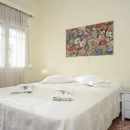 Apartmán Despinas And Savvas House *